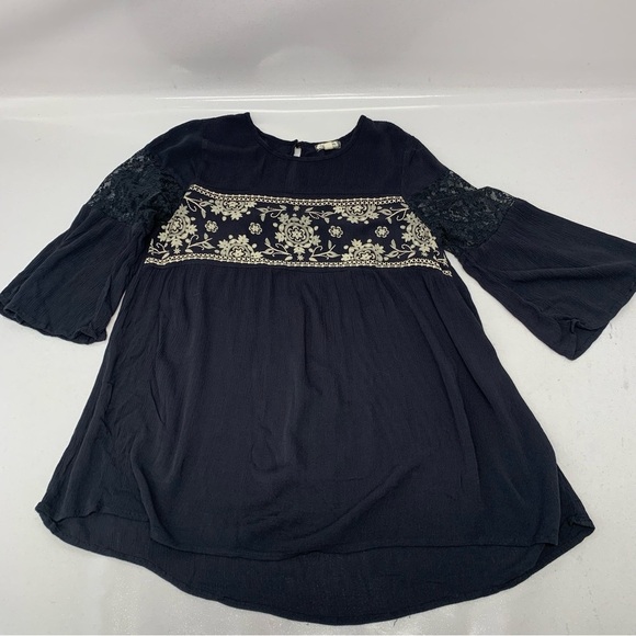 Eyeshadow Empire Top Woman Small  Blue Floral Embroidery Flowy Boho Casual Light - Picture 6 of 9